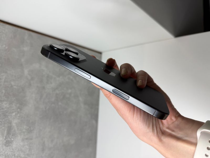 Apple iPhone 16 Pro 256 Black Titanium 97% 1417 фото